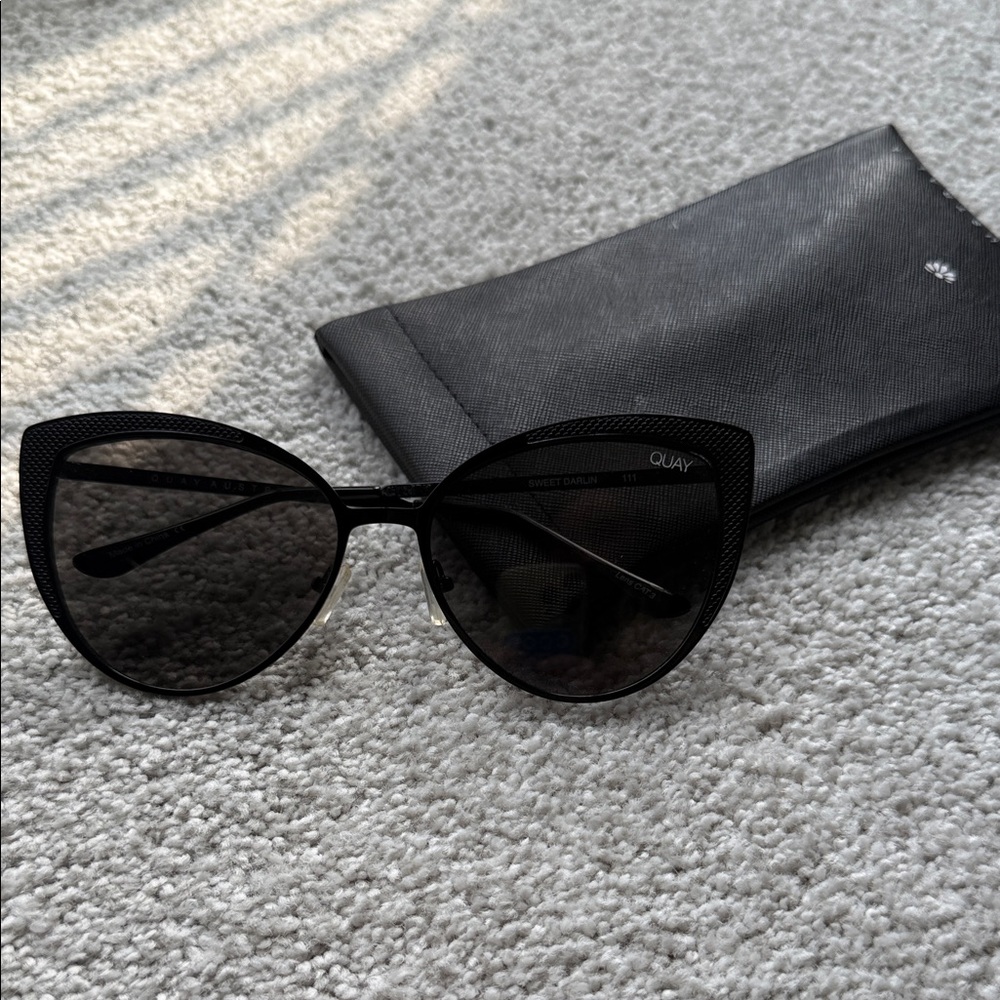 Quay Australia Black Cat-Eye Sunglasses with Dark Lenses